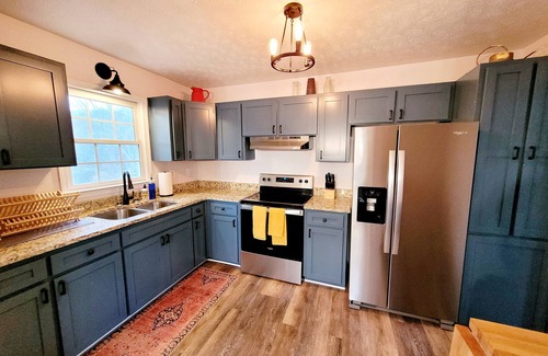 Blue Ridge Cottage | CHARMING COTTAGE LESS THAN 5 MILES TO DOWNTOWN BLUE RIDGE