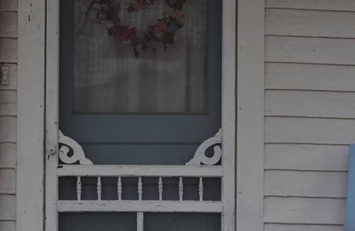 Bonham House | Charming Cottage near Lake Community