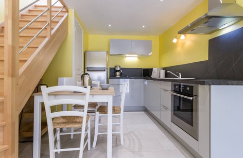 Vertou Cottage | Charming Cottage near River & Park, 10km from Nantes, Free Parking, WiFi, Baby-Friendly