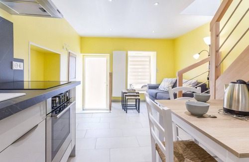 Vertou Cottage | Charming Cottage near River & Park, 10km from Nantes, Free Parking, WiFi, Baby-Friendly