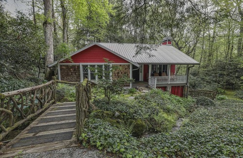 Highlands Cottage | Charming cottage near Mirror Lake and downtown Highlands!