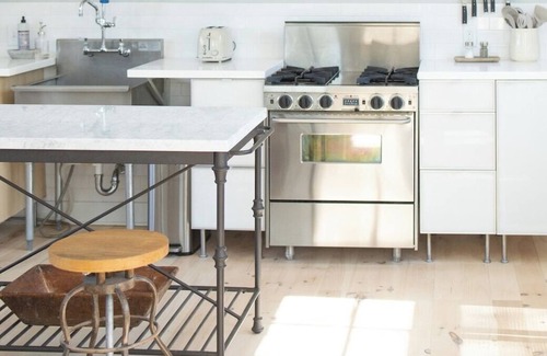 Southport Cottage | Charming Cottage near downtown Southport