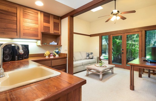 Kilauea Cottage | Charming cottage, nearby access to Anini beach - 85 steps away