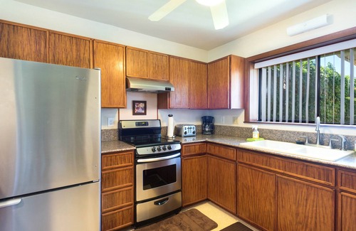Kilauea Cottage | Charming cottage, nearby access to Anini beach - 85 steps away