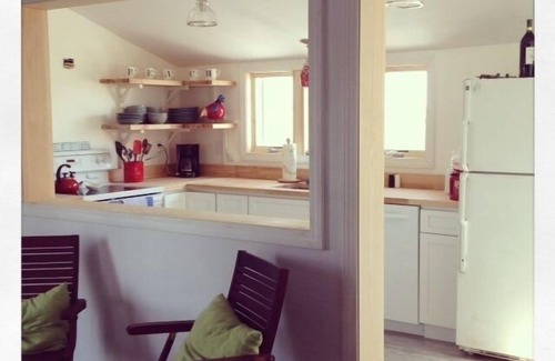 Matunuck House | Charming Cottage/Ocean View/Steps from Sand/Close to U.R.I.