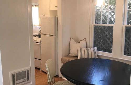 Wilshire Montana Cottage | Charming cottage off Montana Best location