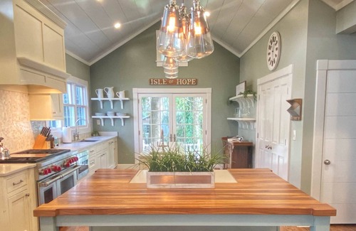 Isle of Hope Historic District House | Charming Cottage on Isle of Hope
