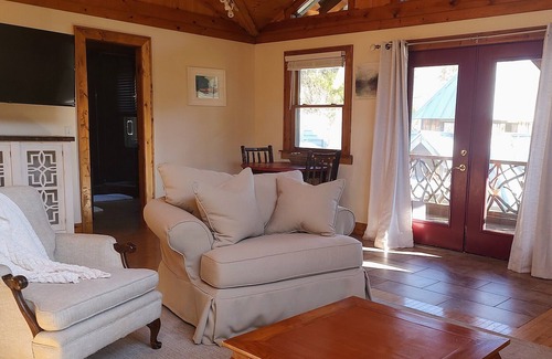 Cullowhee House | Charming cottage on pond w/sauna. Cashiers and Highlands