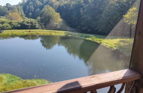 Cullowhee House | Charming cottage on pond w/sauna. Cashiers and Highlands