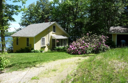 Mirror Lake Cottage | Charming Cottage on Mirror Lake, NH, lakeside, 2,400/1,800 wk.