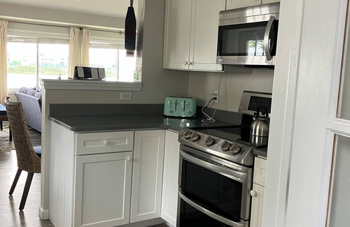 Mystic - New London House | Charming cottage overlooking the lagoon with great sunsets in Groton Long Point