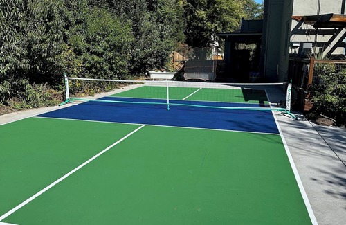 Sloan Lake Cottage | Charming cottage, private pickleball, walk to restaurants, fast wifi, 1 acre