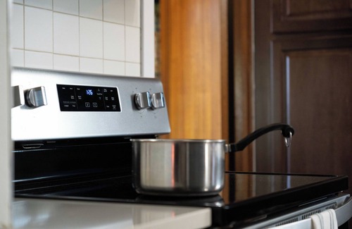 Port Angeles Cottage | Charming Cottage Retreat - with Hot Tub, Sauna & 5 min walk to town!