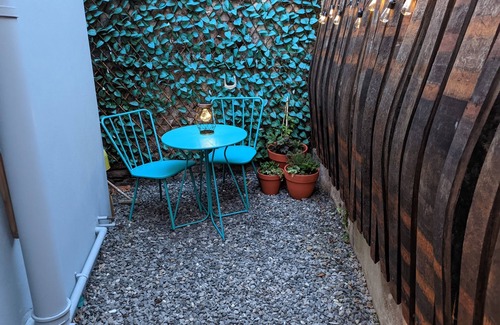 Ferryside Cottage | Charming Cottage Retreat by Ferryside Beach and steps from Welsh Coastal Path