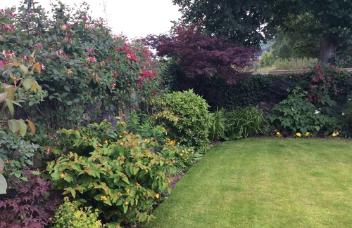 Sidford Cottage | Charming Cottage Sidmouth Devon.Easy walk or cycle ride by river to beach.