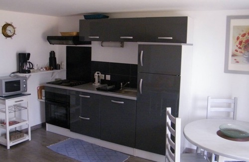 Montauriol Apartment | Charming cottage-studio for 2/3 people in a farmhouse of character with panoramic views.