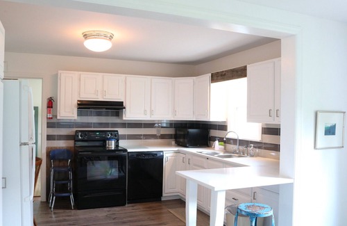 State College House | Charming Cottage with ample room for a Penn State family