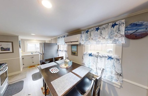West Yarmouth Cottage | Charming Cottage Close to Hedge Row and Englewood Beaches