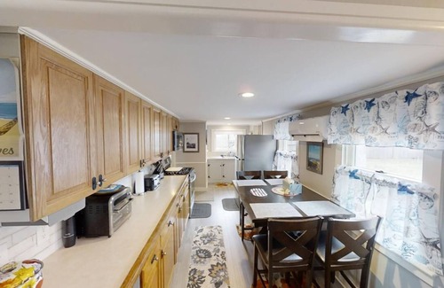 West Yarmouth Cottage | Charming Cottage Close to Hedge Row and Englewood Beaches
