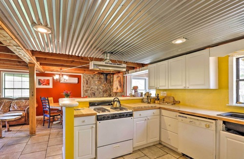 Foxfire Estates Cottage | Charming Cottage w/Deck in Blue Ridge!