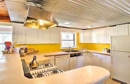 Foxfire Estates Cottage | Charming Cottage w/Deck in Blue Ridge!