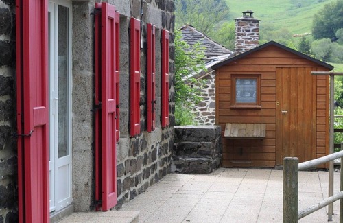 Les Estables Cottage | Charming Cottage with Terrace, Near Nature Activities and Heritage Sites