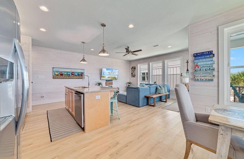 Gulf Shores House | Charming Cottage w/Gulf View, Beach Access & Pool
