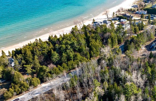 Jacksonport Cottage | Charming Cottage - Walk to Jacksonport! -Labor Day Wknd Still Avail!