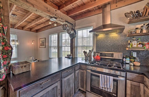 West Hurley Cottage | Charming Cottage w/Yard - 2 Mi to Tinker St!