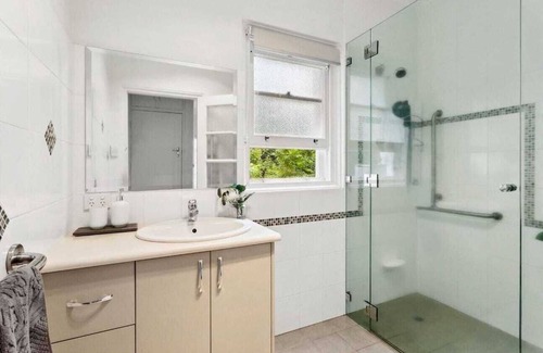 Braddon House | Charming Cottage | Walk to City, Floriade & Eat Street