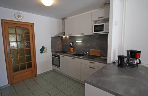 Isches Cottage | Charming Cottage with Fireplace, Terrace, and Baby Amenities near Bourbonne-les-Bains