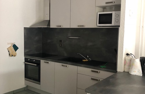 Isches Cottage | Charming Cottage with Fireplace, Terrace, and Baby Amenities near Bourbonne-les-Bains