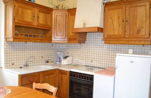 Vouthon Cottage | Charming Cottage with Garden, Children's Play Area, Electric Vehicle Charging Nearby