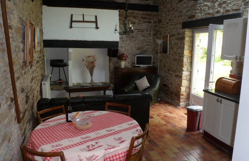 Pleuven Cottage | Charming cottage with private garden