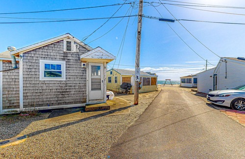 Dennis Port Cottage | Charming cottage with private beach, patio, & full kitchen - near golf & park