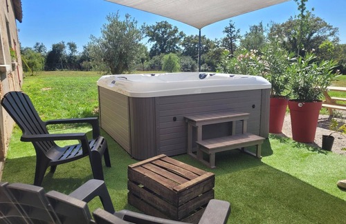 Couzon Cottage | Charming Cottage with Spa and Homemade Jams in Couzon