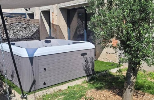 Couzon Cottage | Charming Cottage with Spa and Homemade Jams in Couzon