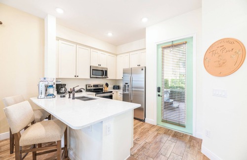 West Kissimmee Cottage | Charming Cottage with Private Hot Tub near Disney with Margaritaville Resort &.