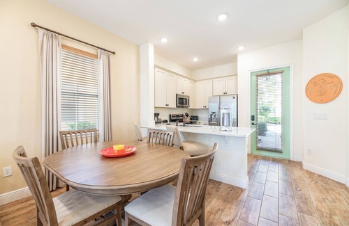 West Kissimmee Cottage | Charming Cottage with Private Hot Tub near Disney with Margaritaville Resort &.