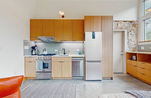 Barton Hills House | Charming cottage with walk-in shower & walkable Austin location