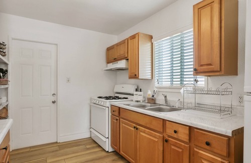 Tulare Cottage | Charming Cottage with Wi-Fi + Hot Tub