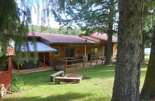 Newport Other | Charming country accommodations at Brookside Acres/horse and rider accommodation