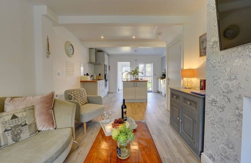 Kineton House | Charming Country Cottage near Cotswolds Sleeps 8 4 bathrooms Kineton Near M40 Gaydon - Inspire Homes