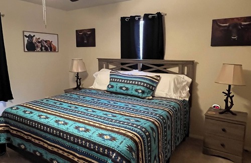 Lee County House | Charming Country Home, 2-bedroom house in the countryside of Lexington, TX.