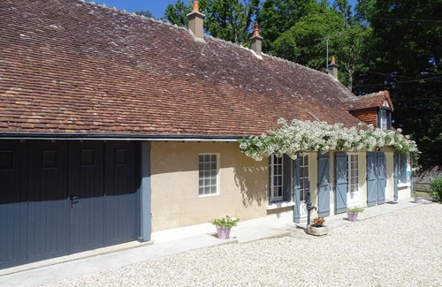 Pouille Cottage | Charming Country House, Near Castles, Wifi