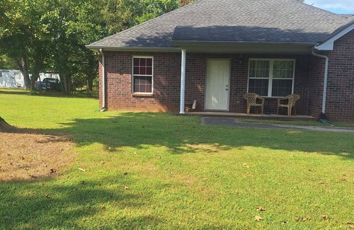Smyrna House | Charming Country yet close to all 3-bedroom house with AC, WiFi in lovely Smyrna