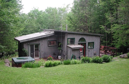 Willow Cottage | Charming Countryside Cottage in woodstock with outdoor hottub. Very private.