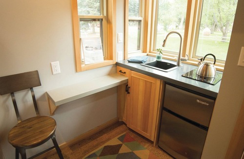 Lyons Resort | Charming Couples’ Escape – The Rusty Aspen Tiny Home in Lyons, CO