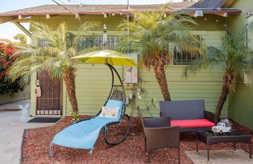 Leimert Park Cottage | Charming Cozy 2-bedroom cottage in amazing Los Angeles with WiFi, AC
