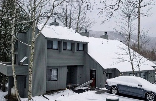Lincoln Condo | Charming & Cozy 2BR Condo with AC & Loon Mtn Views